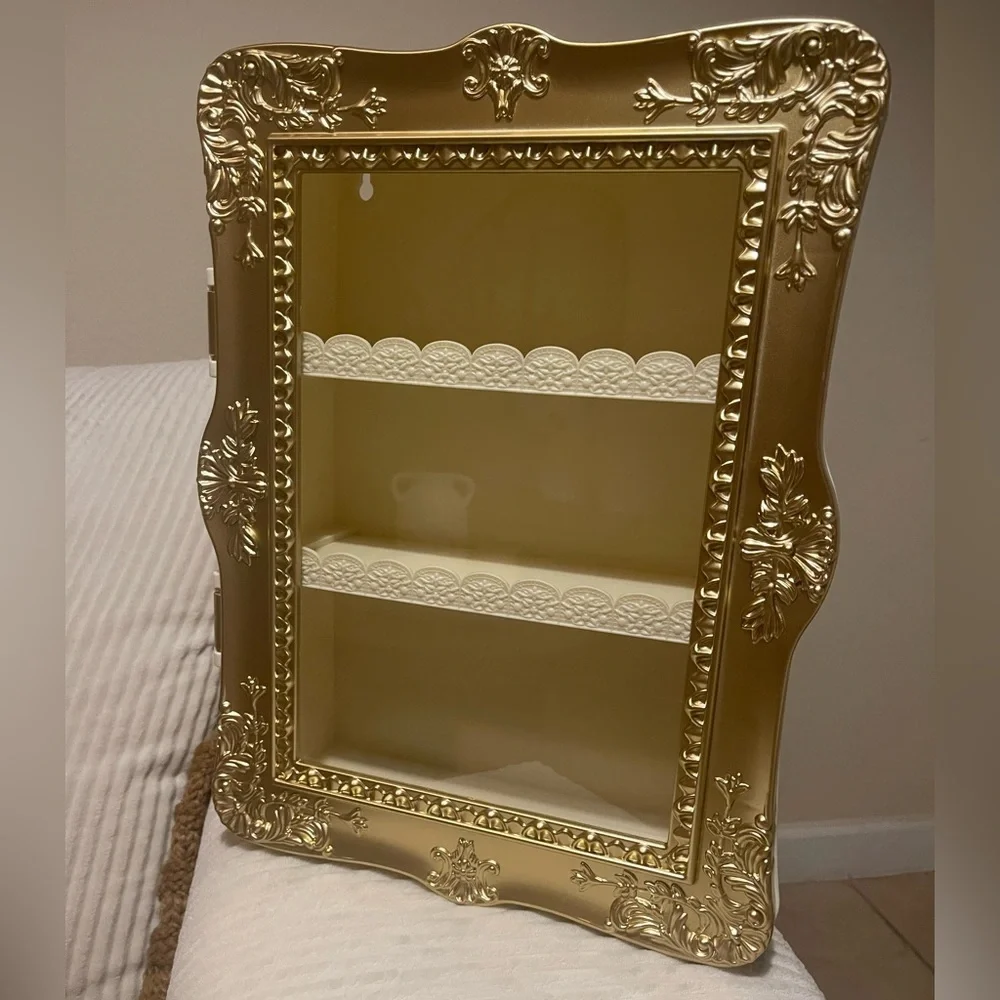ROOM2ROOM VIRAL Gilded Display Shelf in Gold